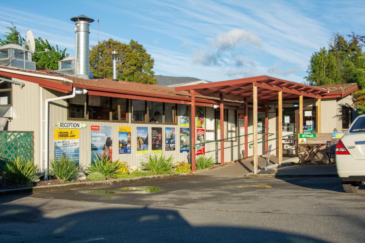 Hostel YHA Te Anau Exterior foto